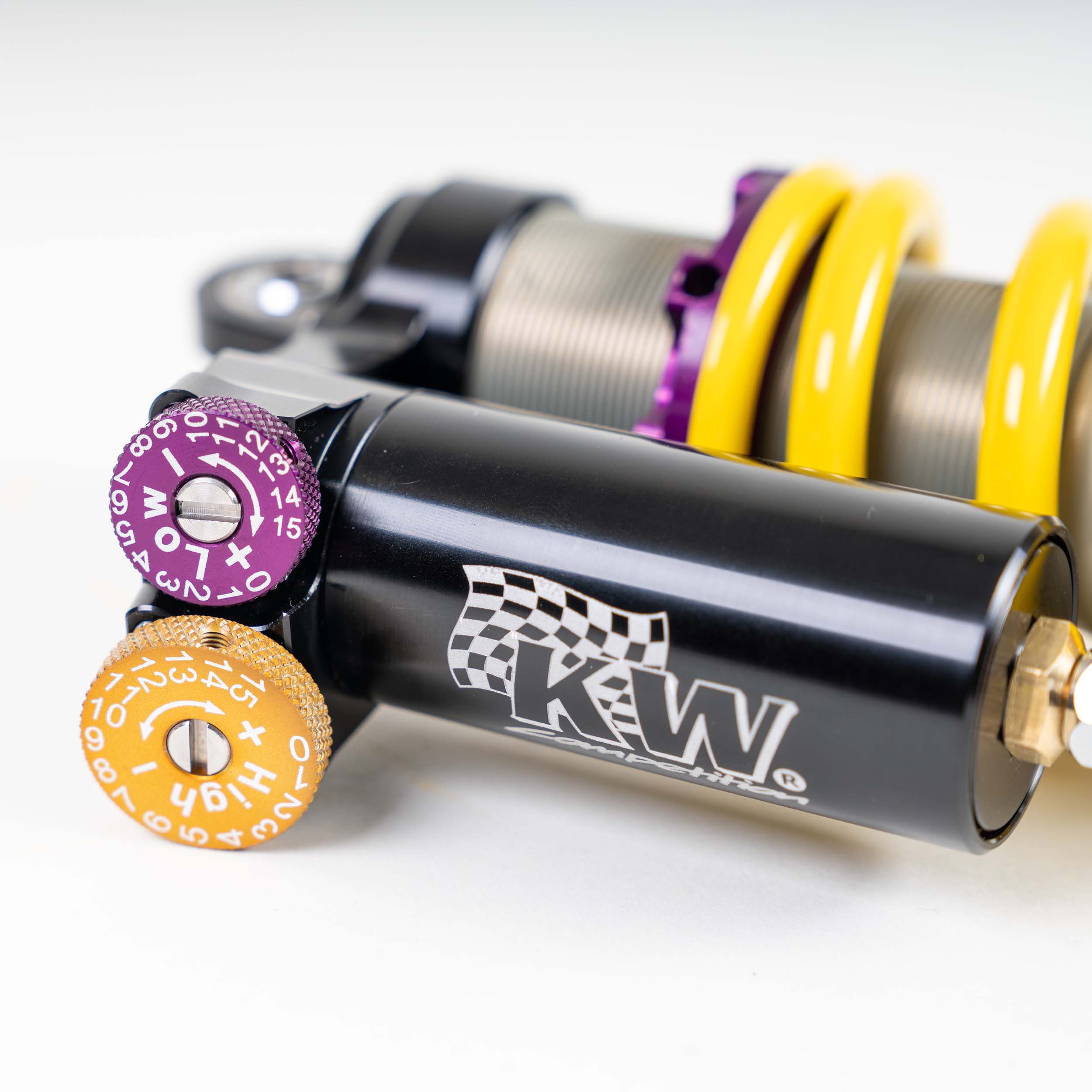 The compression damping has a direct effect on the body roll and the steering behavior of the car.
